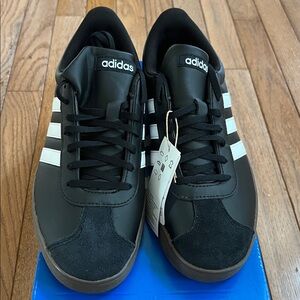 Adidas Women’s COURT BASE sneakers